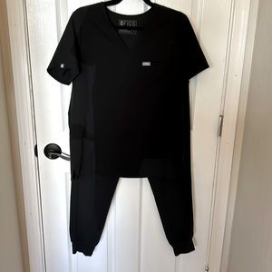 EUC Figs technical collection scrub set: Katarina top, Zamora joggers as Medium